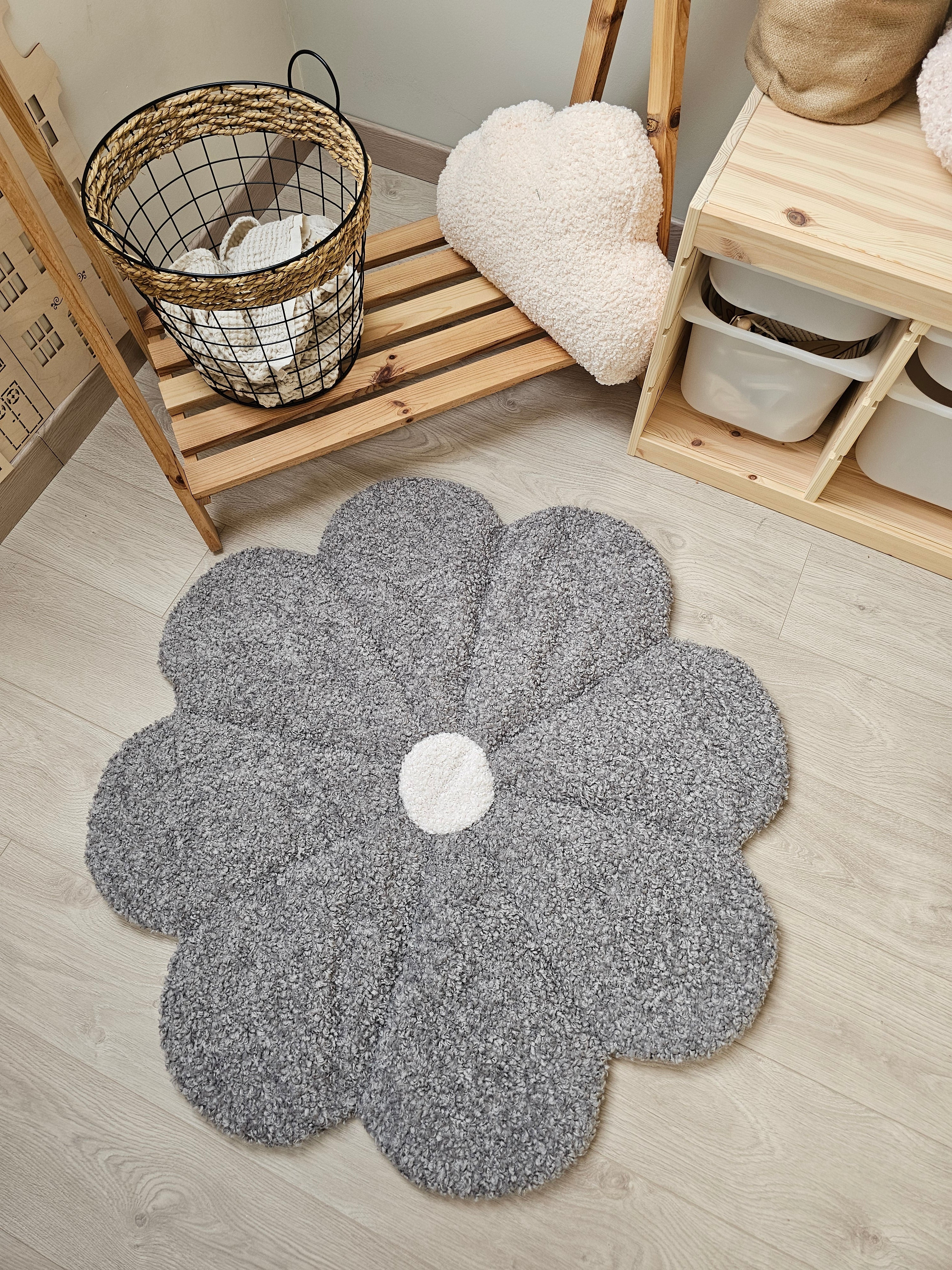 Handmade Daisy Floor Mat – TheVagabondVault